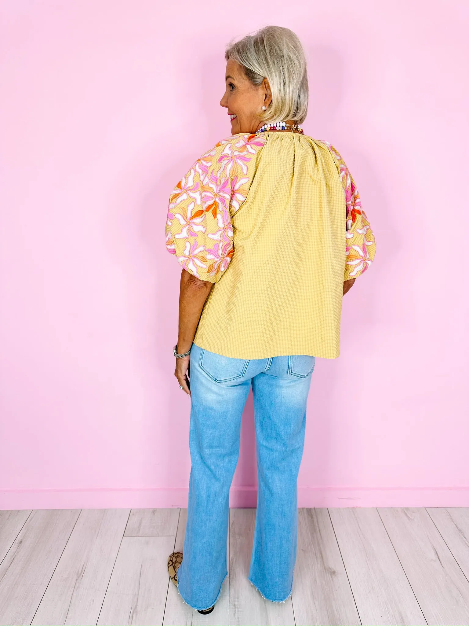 FIELD OF DAISIES EMBROIDERED PUFF SLEEVE TOP - CHARTRUESE